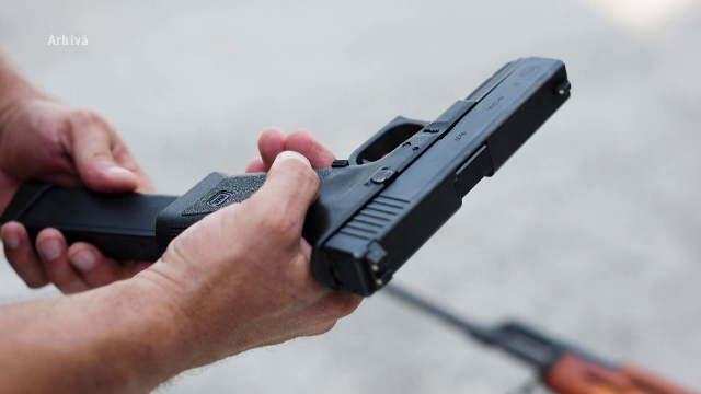 Un soldat de 23 de ani a fost găsit împușcat în baia unei unități militare din Deva