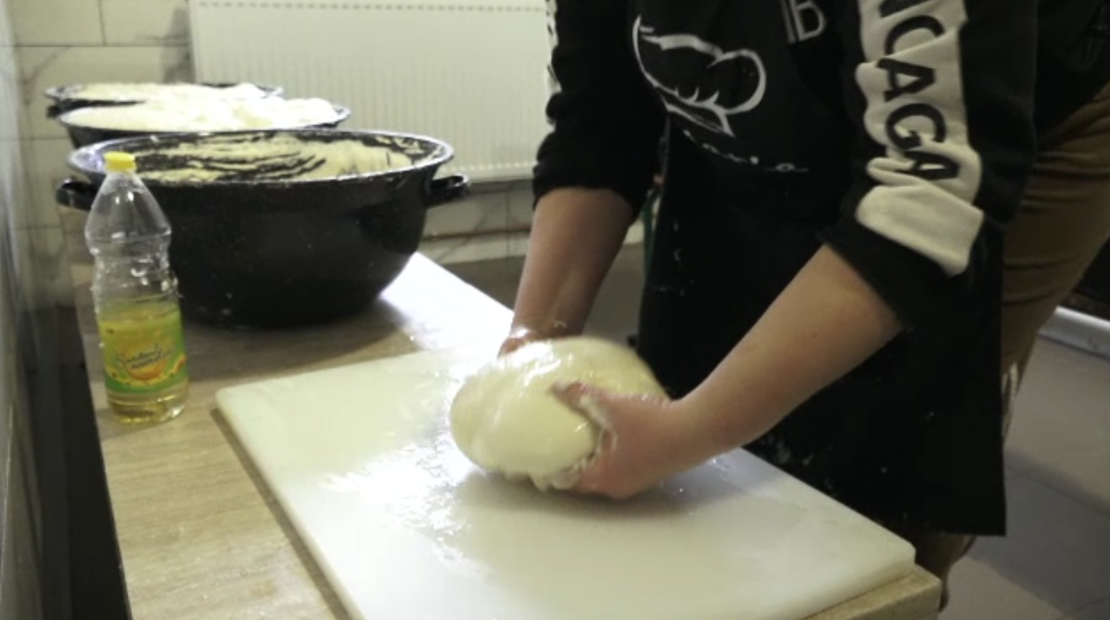 Crăciun autentic în Maramureș: pensiunile se pregătesc de sărbătoare, iar turiștii din toată lumea au început să sosească