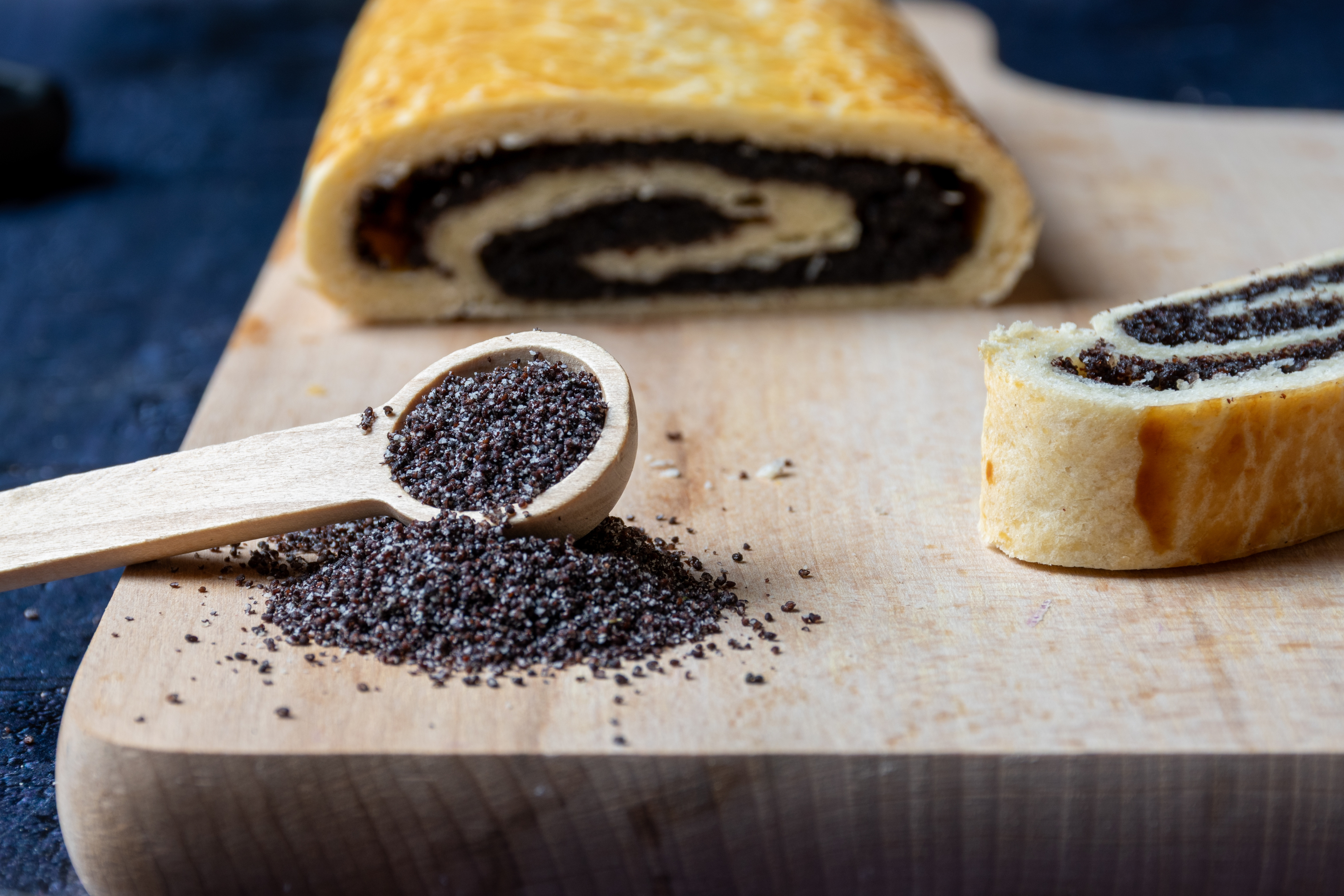 Bejgli - cozonacul unguresc tradițional cu nucă și mac. Rețeta pas cu pas și secretele din spatele desertului