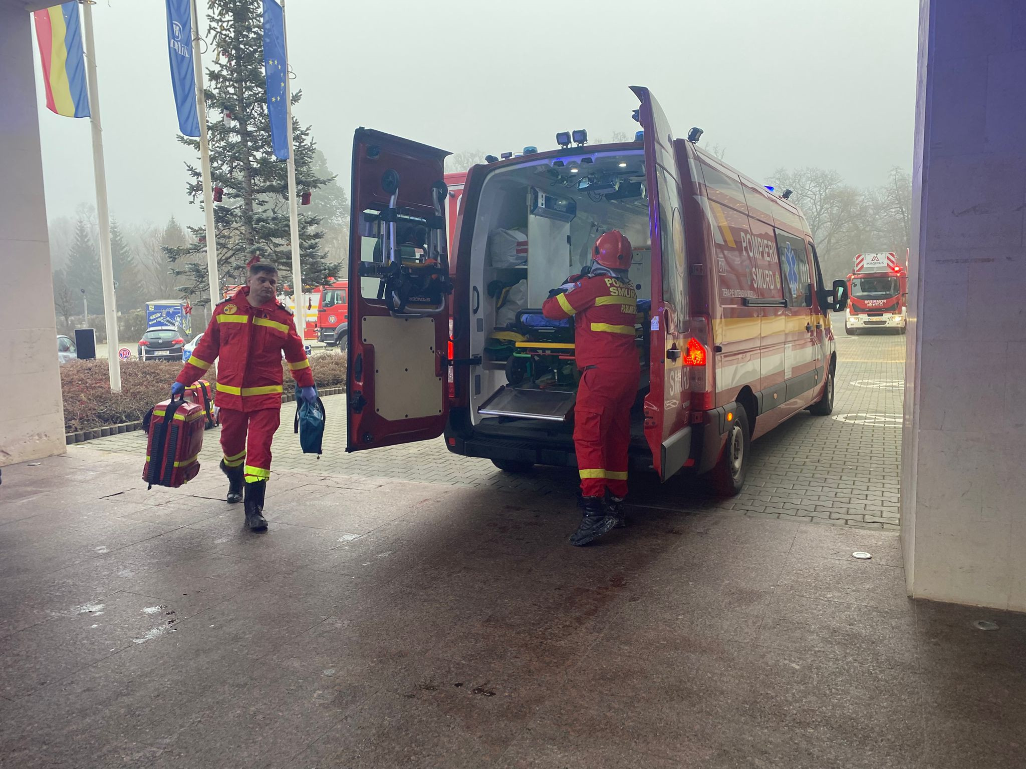 Tavanul s-a prăbușit peste șapte turiști care se aflau în piscina unui hotel de 5 stele din Sibiu. Șase au ajuns la spital