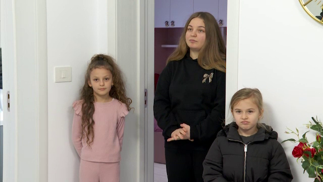 20 de copii din două familii din Moldova au primit case noi înainte de Sărbători