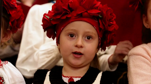 Crăciun românesc la New York. Copiii românilor născuți în America duc mai departe tradițiile și colindele