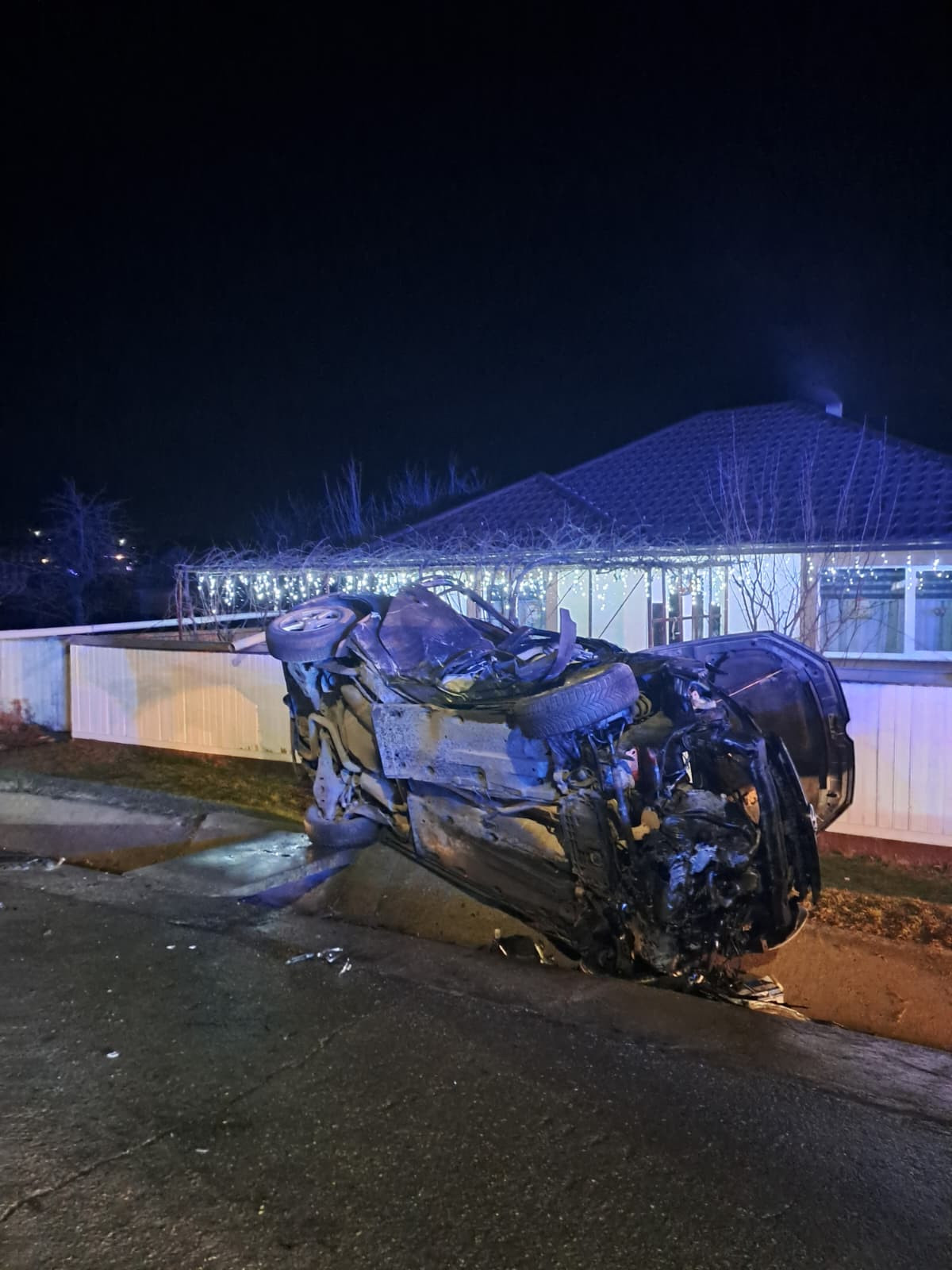 Accident cu cinci răniți în judeţul Vaslui. Două mașini s-au ciocnit frontal și au fost distruse. FOTO