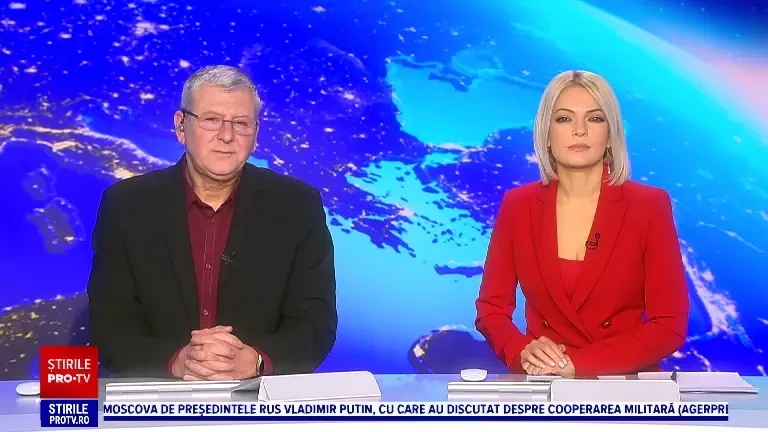 Emmanuel Macron, surprins în antrenament cu militarii francezi din Emiratele Arabe Unite. A urmat o cină festivă de Crăciun