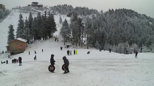 Vânt de peste 100 km/h și ninsori abundente la munte. Avertismentul salvamontiștilor pentru turiști