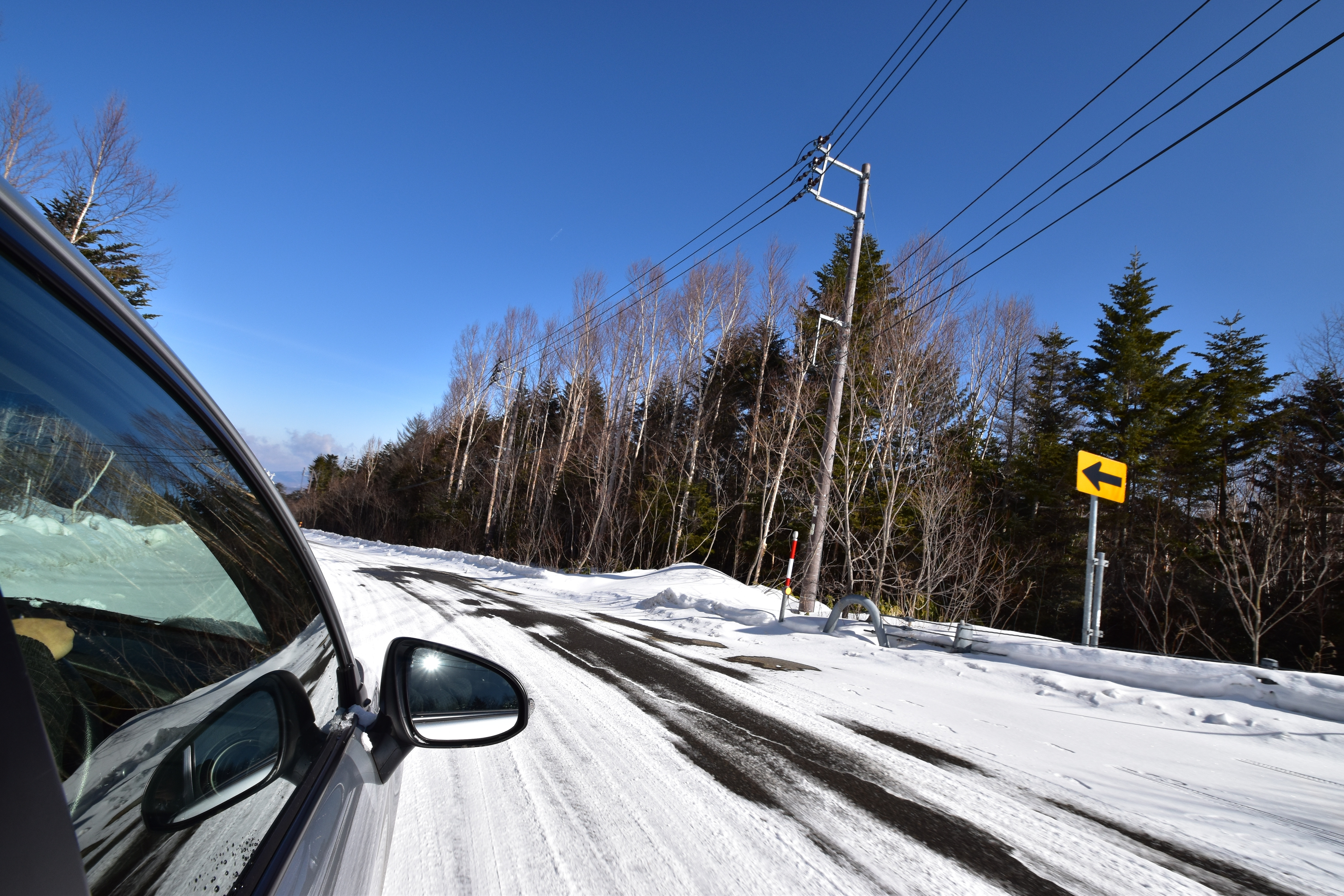 Lapoviţă şi ninsori în mai multe zone din țară. Meteorologii au emis cod galben şi portocaliu. Unde se va depune zăpada