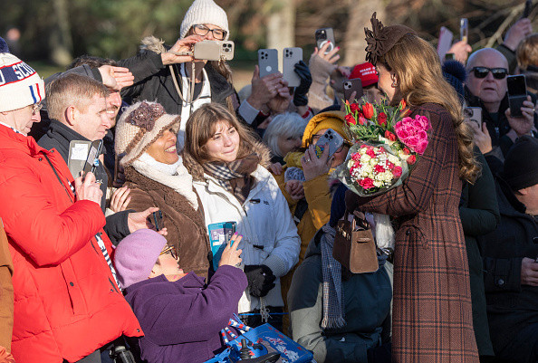 Kate Middleton, apariție elegantă la slujba de Crăciun alături de familia regală. Ce ținută a purtat. GALERIE FOTO
