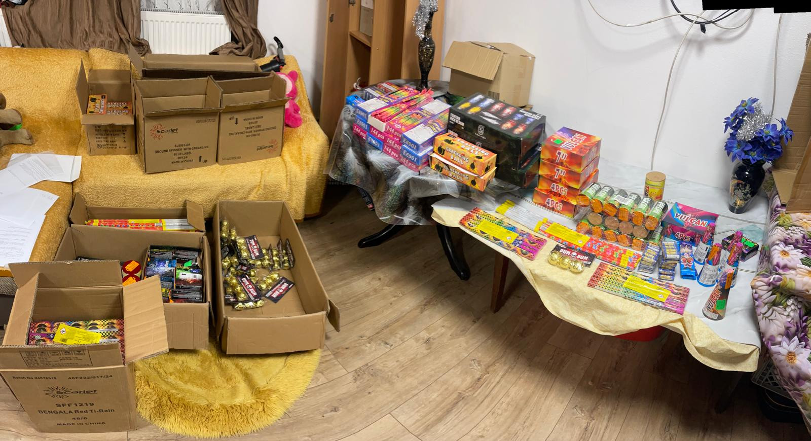 Unde a ascuns artificiile ilegale un bărbat din Drăgășani. Jandarmii l-au filat la vânzare