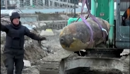 O bombă din al Doilea Război Mondial a fost dezamorsată în Belgrad. Locuitorii din zonă, sfătuiți să plece de acasă. VIDEO