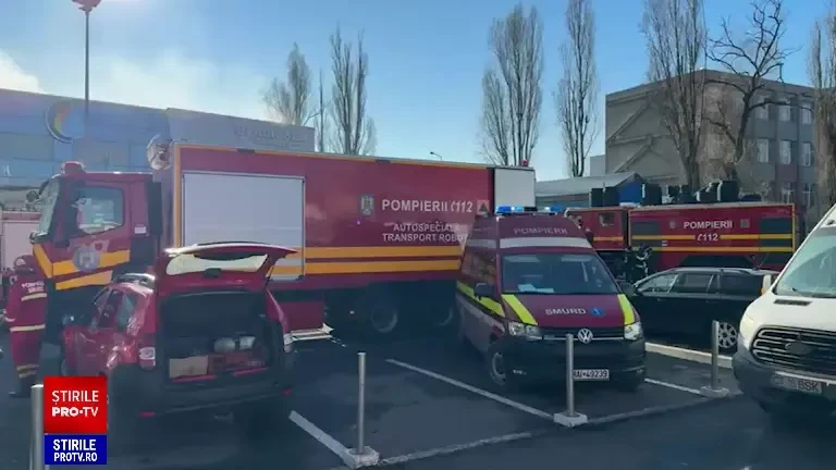 Incendiu puternic la un depozit de pe bulevardul Iuliu Maniu din București. A fost trimis mesaj RO-Alert