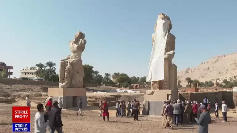 Coloșii lui Memnon. Moment impresionant în Egipt. Două statui ”colosale” ale unui faraon au fost dezvăluite publicului