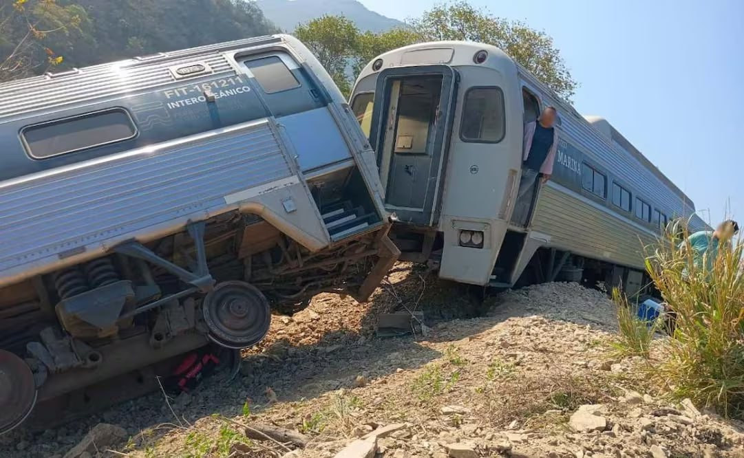 Un tren a deraiat în Mexic. Cel puţin 13 persoane au decedat şi alte 98 au fost rănite. VIDEO