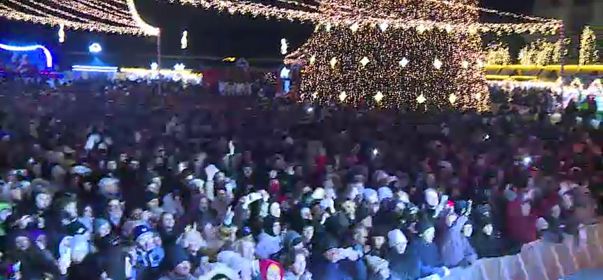 Atmosferă incendiară la închiderea târgului de Crăciun din Piața Constituției. Trupa Bosquito a fost momentul serii