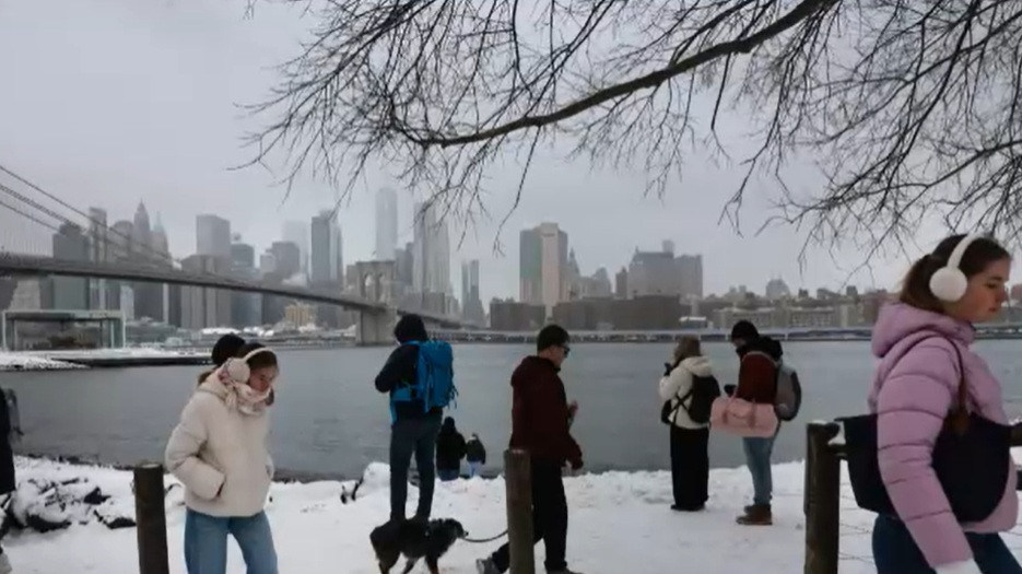 Stare de urgență decretată în New York și New Jersey, după o furtună de zăpadă. Sute de zboruri au fost anulate