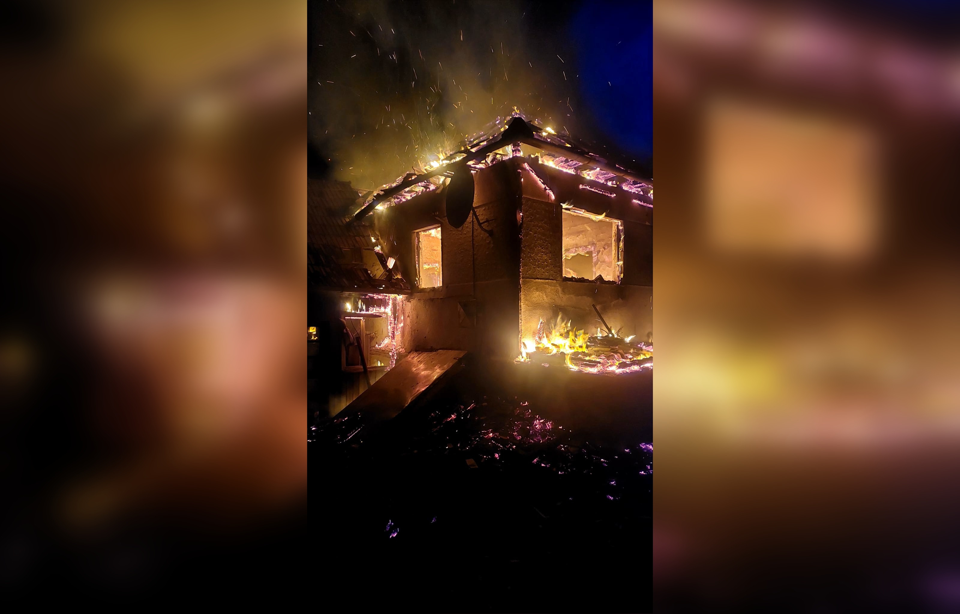 Un bărbat din județul Harghita a fost găsit carbonizat, după ce întreaga locuință i-a fost cuprinsă de flăcări. GALERIE FOTO