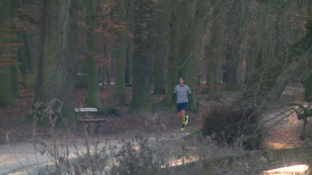 După excesele de sărbători, mulți ies la alergat chiar și pe frig. Sfaturile specialiștilor pentru a arde calorii