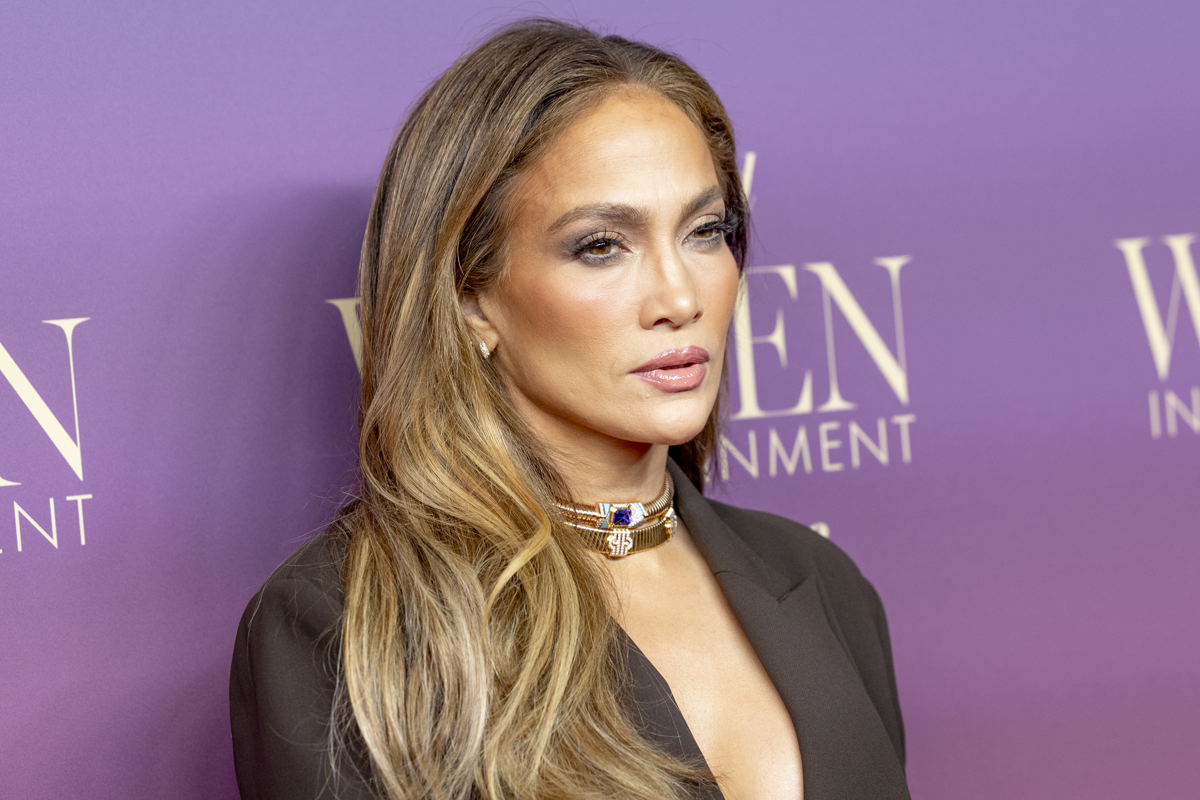 Jennifer Lopez, apariție spectaculoasă de Crăciun. Cum s-a pozat vedeta la 56 de ani. GALERIE FOTO