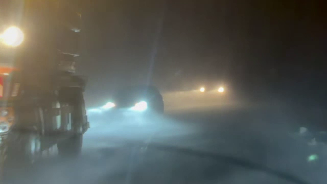 Șoferii care mergeau la Rânca au fost întorși din drum din cauza Codului roșu de condiții extreme. „E dezastru ce e sus”