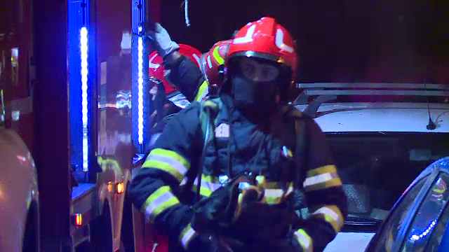 Incendiile din ultimele zile au plecat chiar și de la instalații electrice pentru brad. Sfatul pompierilor vă poate salva