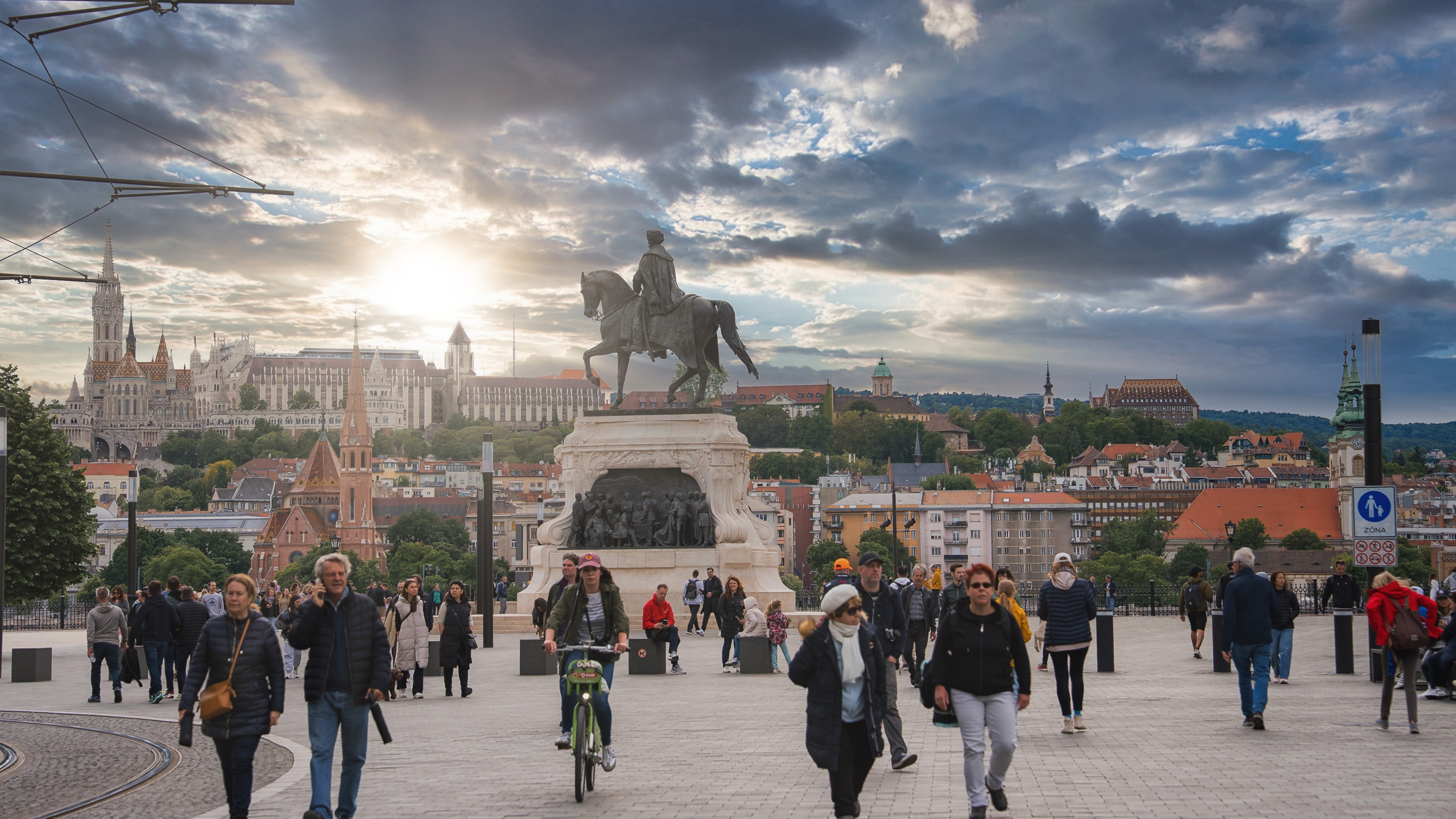 Budapesta interzice închirierile de locuințe pentru turiști în centrul orașului. Proprietarii, nemulțumiți de decizie