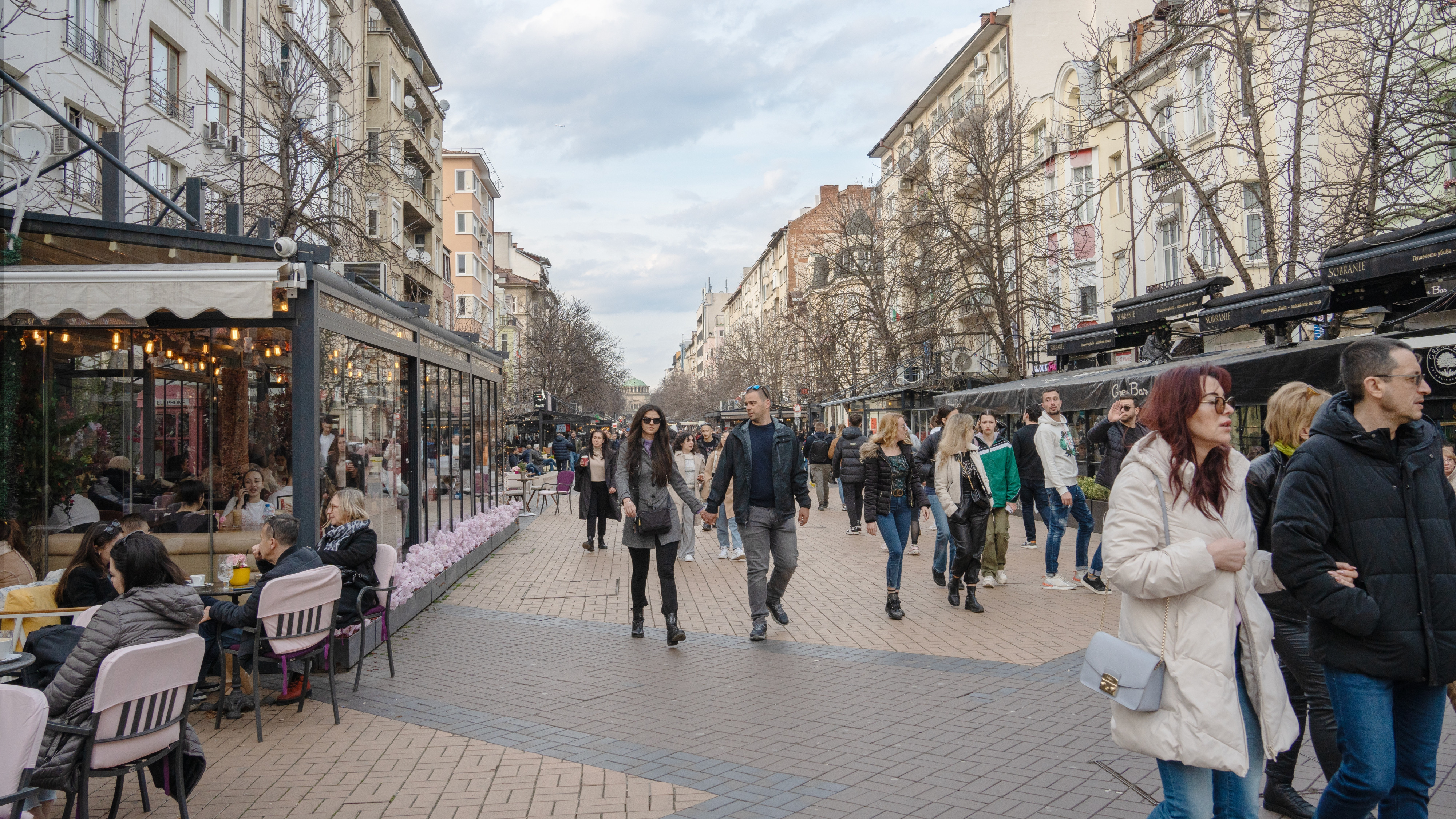 Bulgaria trece la euro de la 1 ianuarie 2026. Analist: Fără reforme și stat de drept, moneda unică nu aduce un salt economic