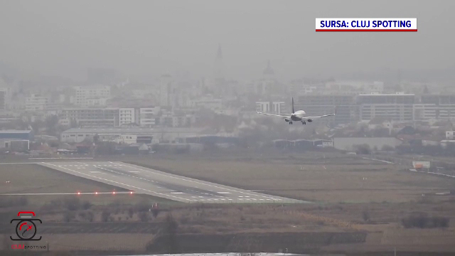 Cum a aterizat un avion pe aeroportul din Cluj-Napoca, în timpul unor rafale de 90 de km/h. Imagini spectaculoase