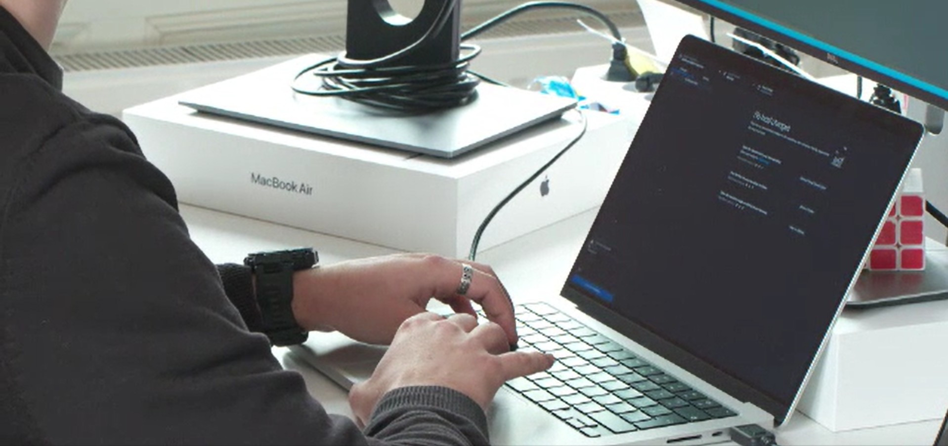 Cum ne protejăm de infracțiunile comise cu ajutorul inteligenței artificiale. Ghid lansat de Poliția Română