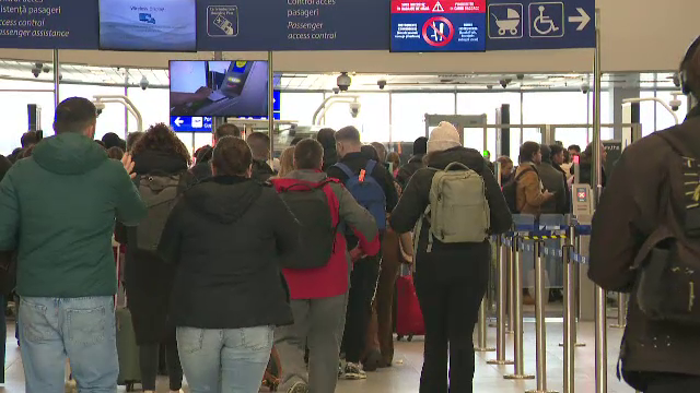 Avioanele și trenurile sunt pline de români care pleacă în vacanțe de Revelion: „Nu avem bani să-l facem în România”