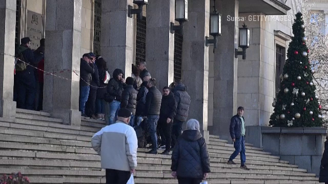 Bulgarii se îngrămădesc să cumpere euro. Au făcut coadă la Banca Națională