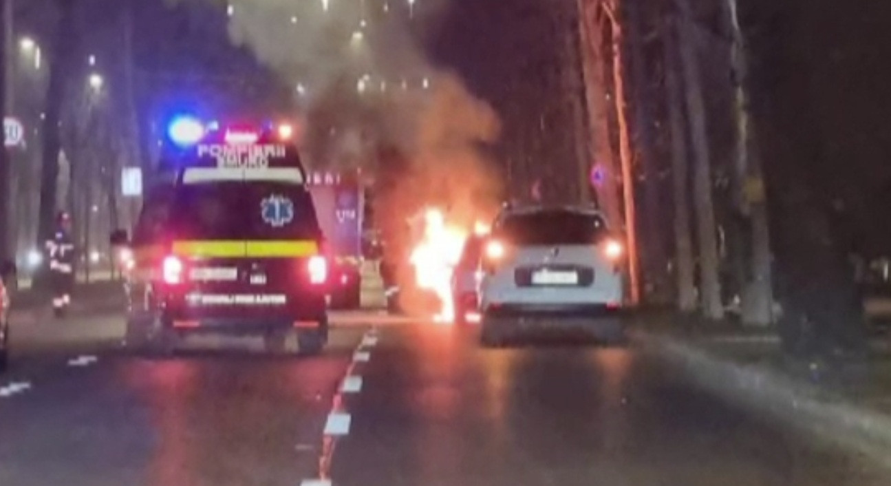 Accident cumplit în Dâmbovița. Doi tineri au murit arși de vii într-o mașină răsturnată