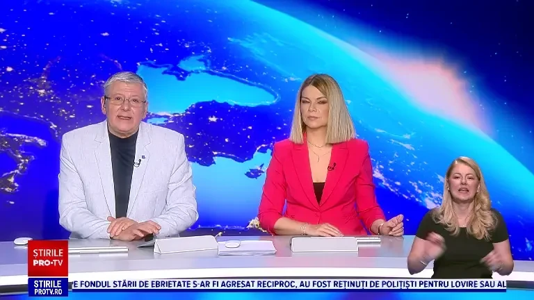 Cete de urși, spectacol pe străzile din Comănești. Mii de oameni au ieșit să vadă festivalul datinilor de iarnă