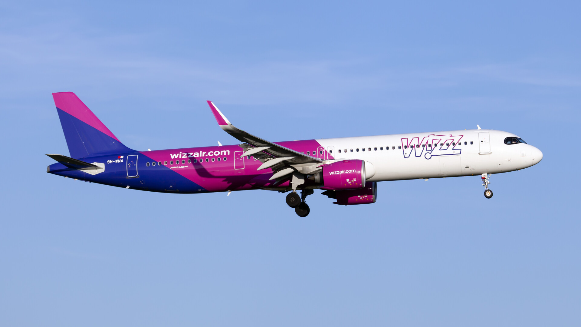 Incident la sol cu o aeronavă Wizz Air pe Aeroportul din Sibiu. Avionul a ajuns la marginea pistei. S-a deschis o anchetă