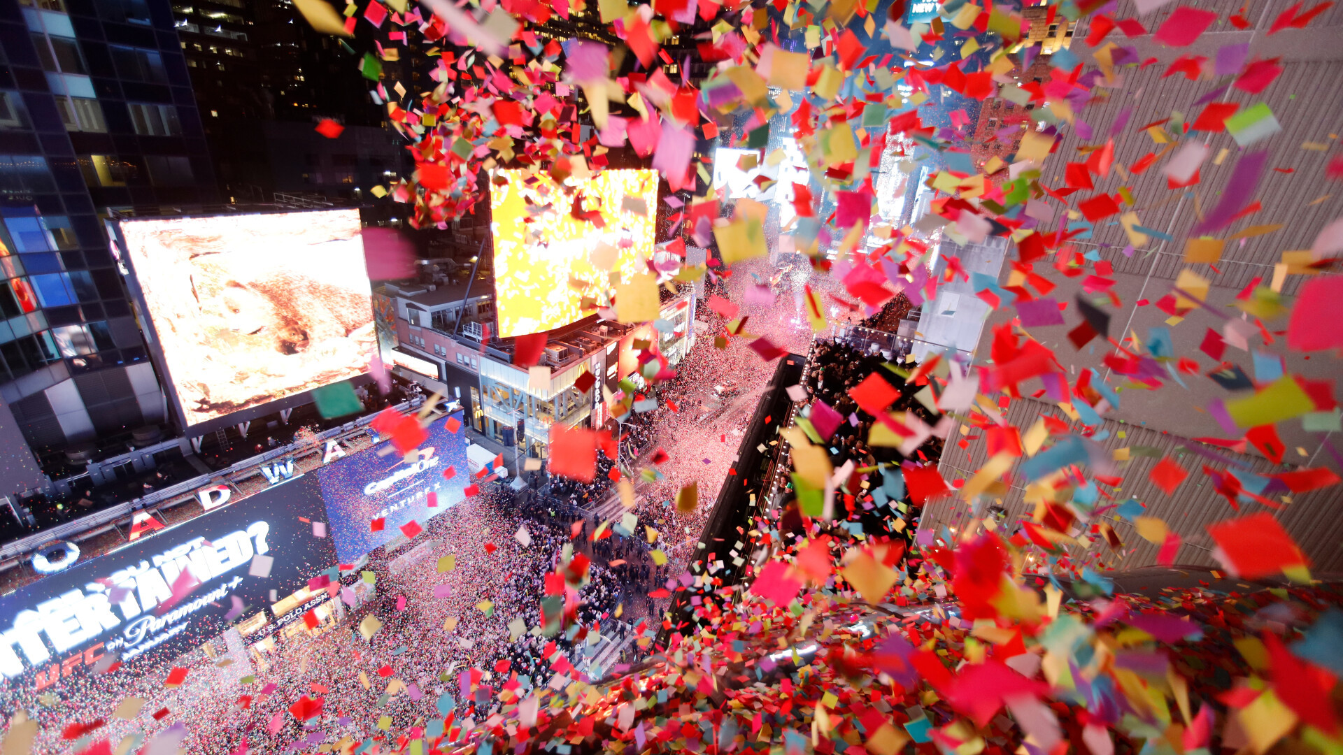 Times Square a strălucit de Anul Nou. Imagini inedite direct din mijlocul festivităților | GALERIE FOTO