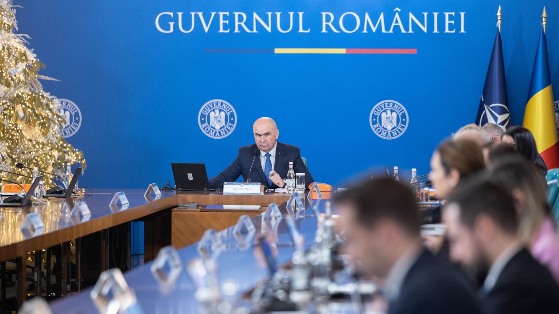 Data la care Bolojan ”speră” ca CCR să decidă pe pensia magistraților. Va crește vârsta de pensionare și în alte domenii