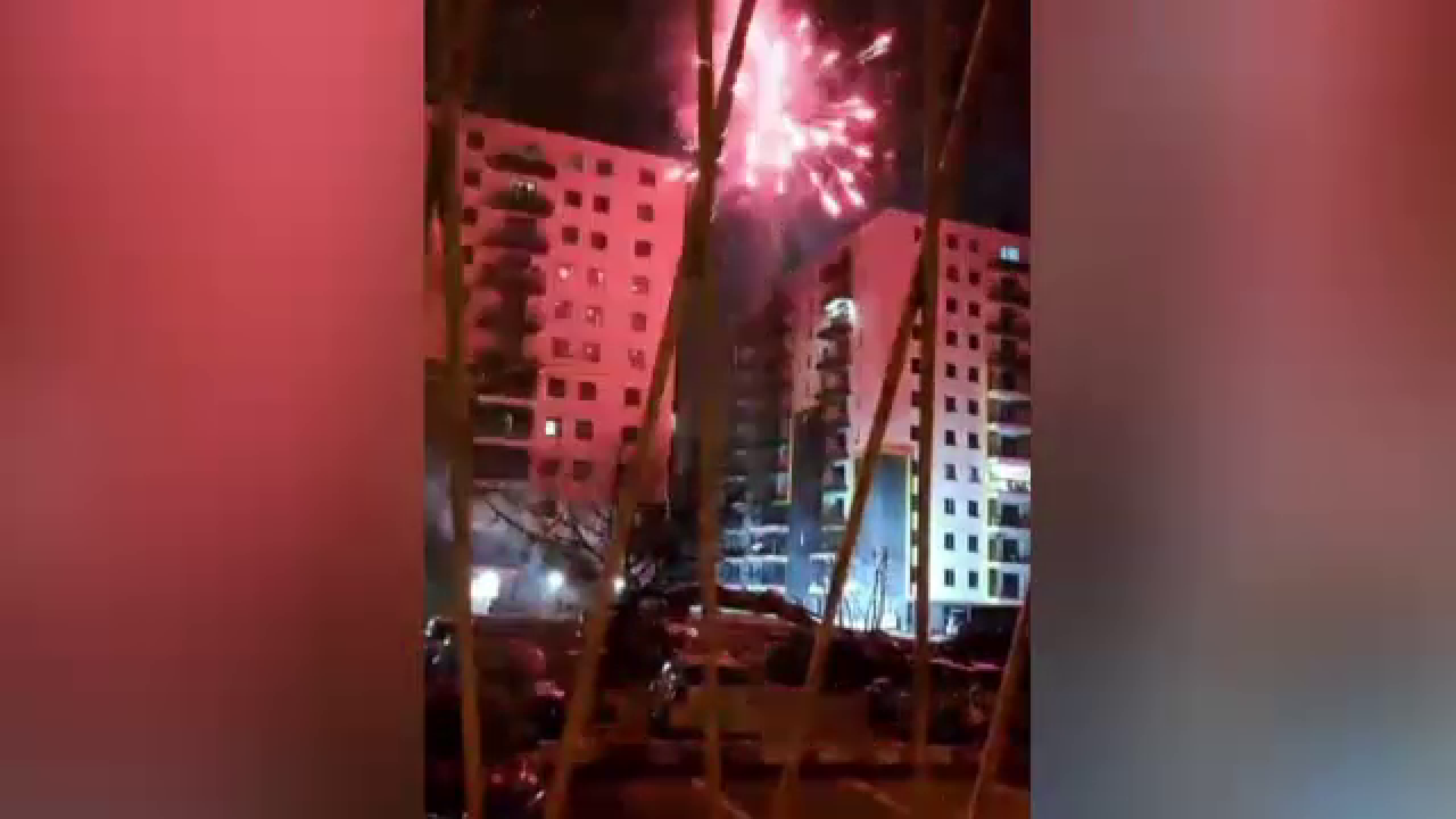 Românii nu au renunțat la petarde și artificii de Revelion, deși au fost interzise. Unii au ajuns cu răni la spital