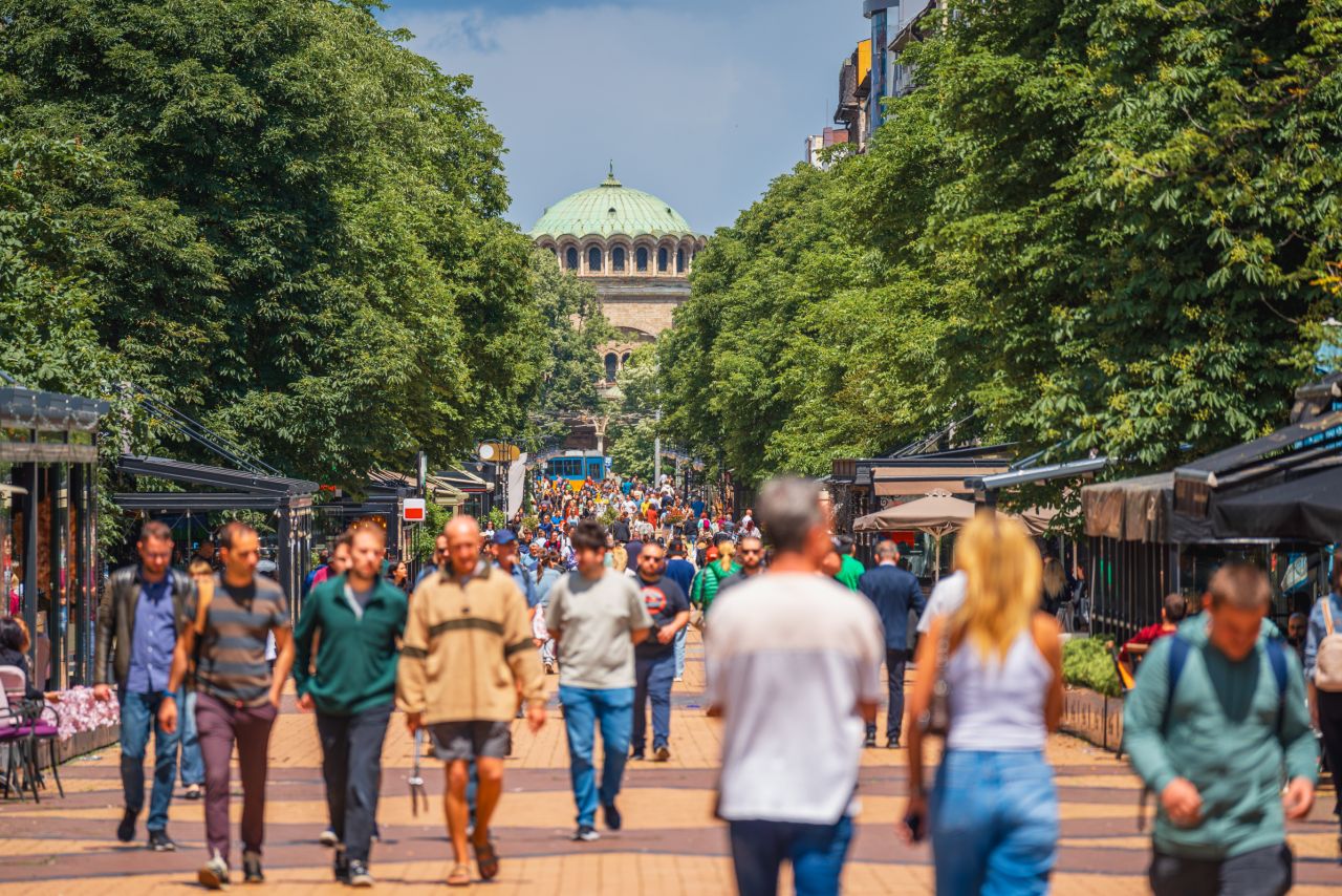 Un stat vecin cu România se înarmează. Vrea să cheltuie 5% din PIB pe apărare
