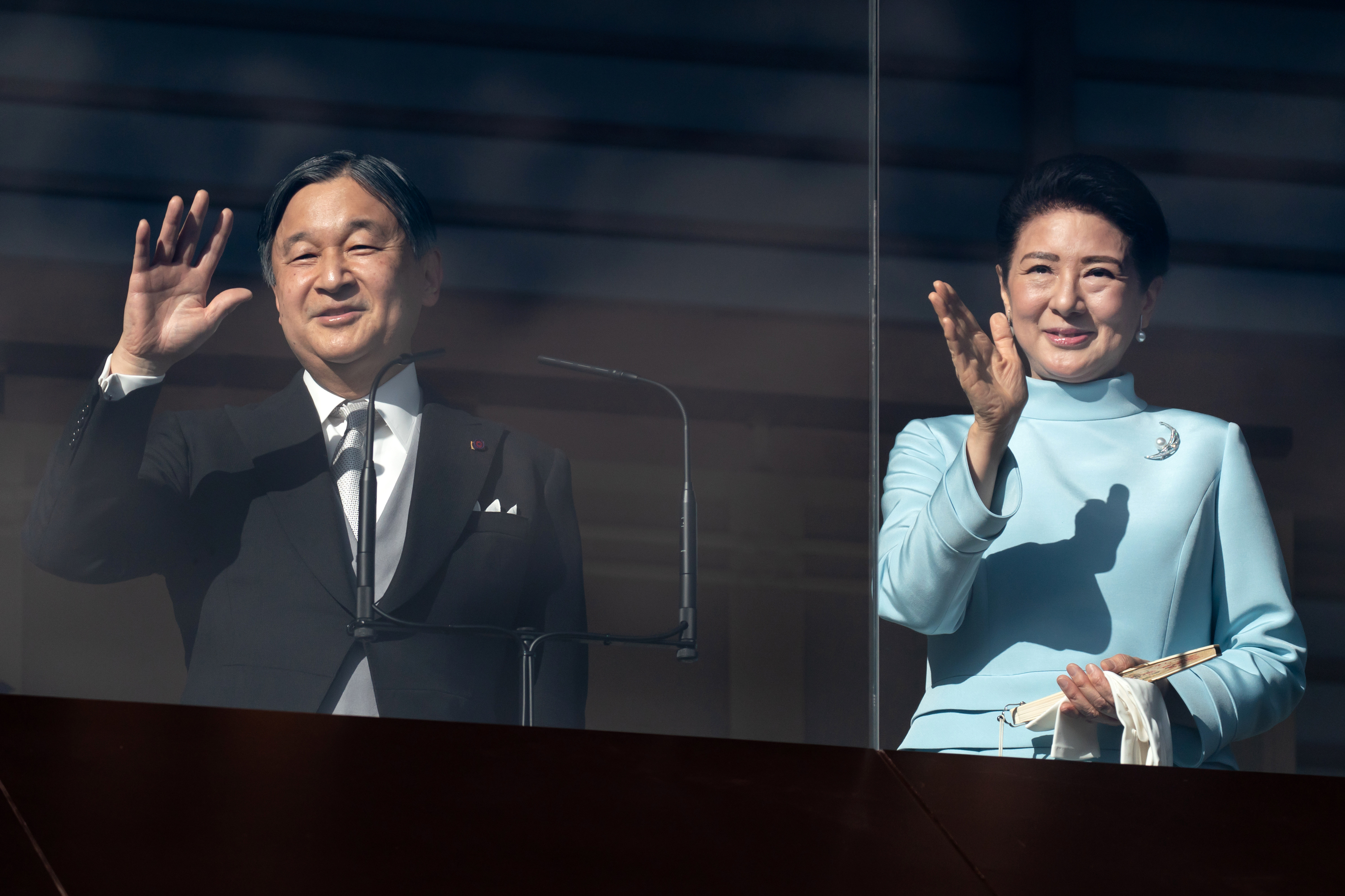 Un tânăr s-a dezbrăcat complet și a început să urle în fața împăratului Japoniei în timpul discursului de Anul Nou