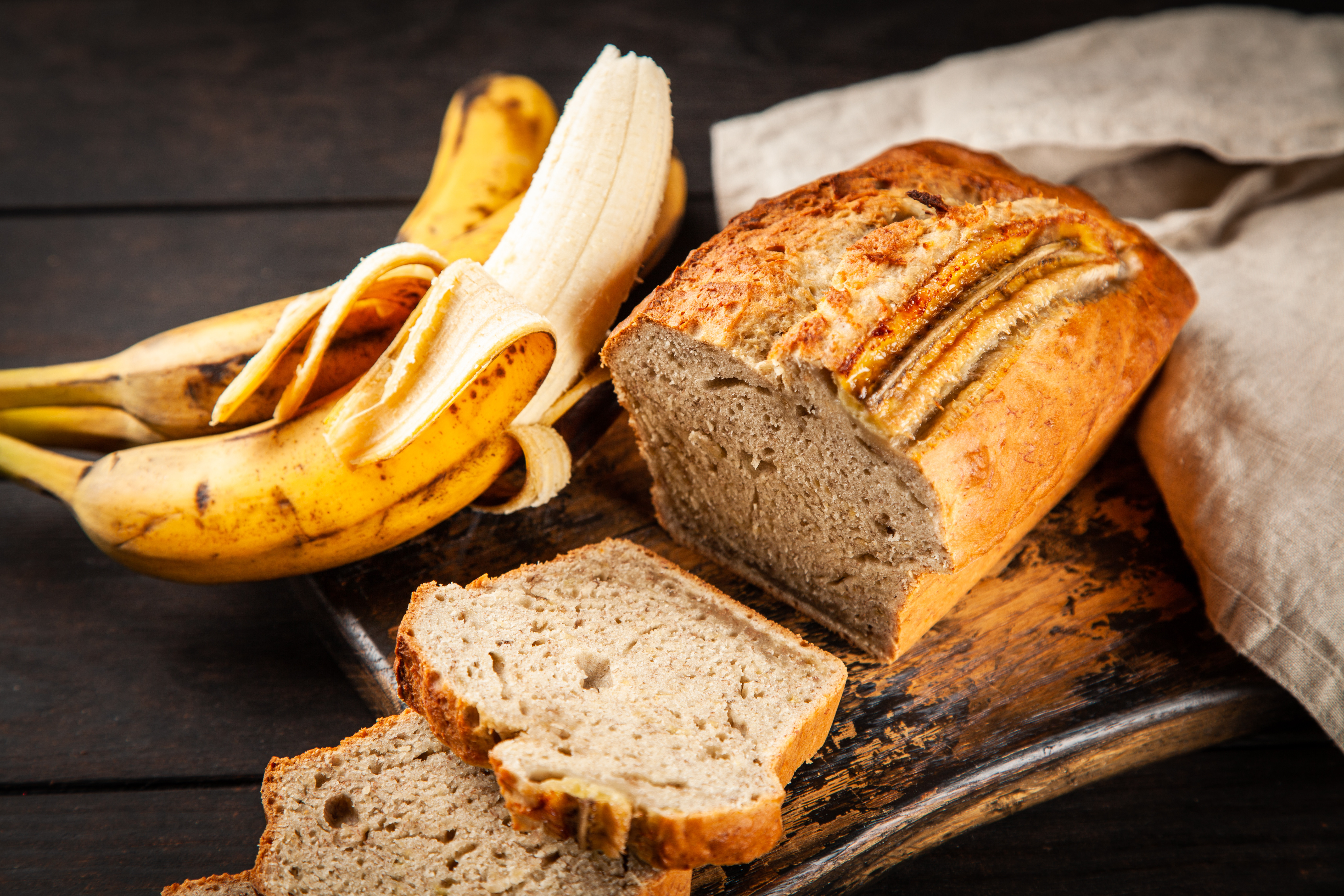 Chec cu banane pufos: rețeta simplă de banana bread care iese perfect de fiecare data