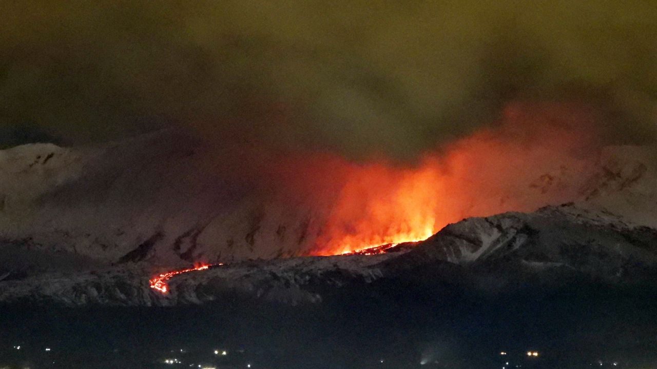 MAE atenţionează românii privind restricţii pe Aeroportul Catania din cauza Etnei