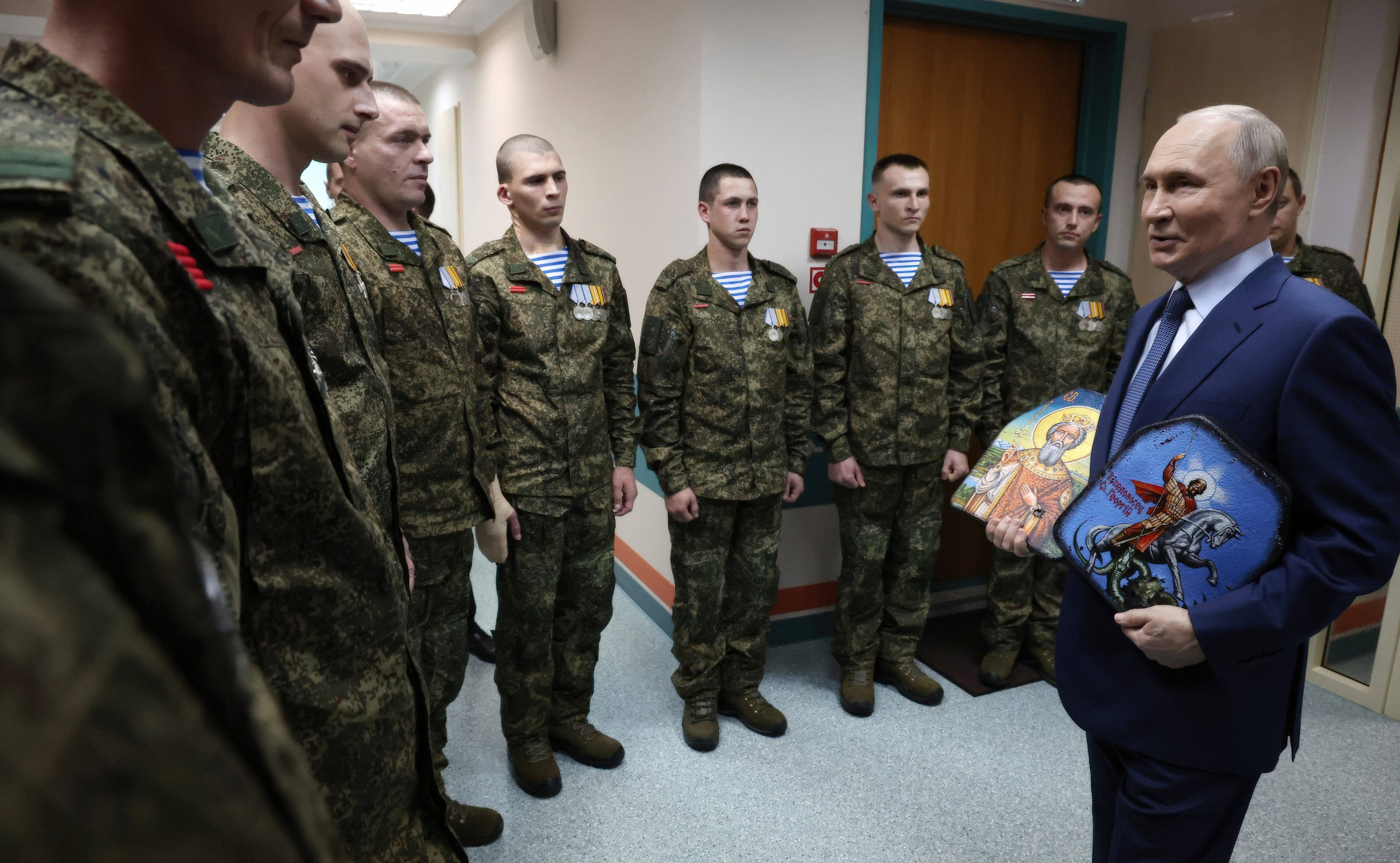 Date oficiale din Rusia: Putin trimite pe front oameni în scaune cu rotile. Soldați torturați și tâlhăriți de superiori