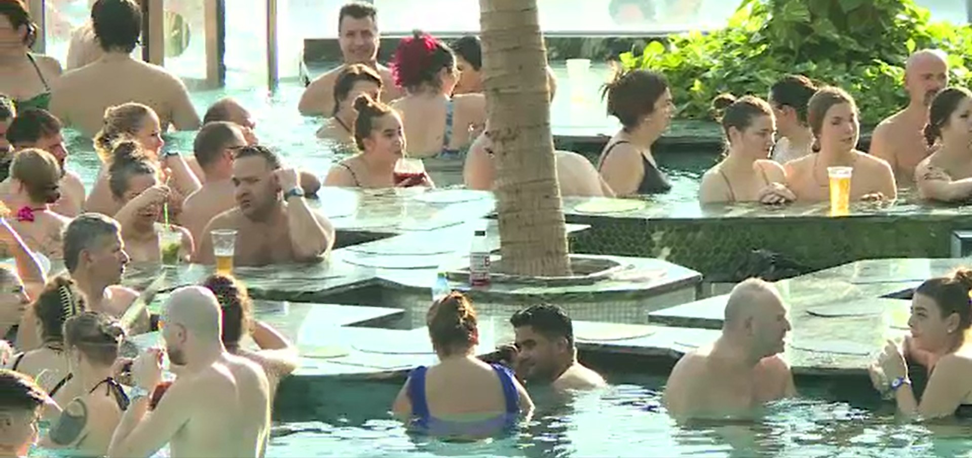 Românii și turiștii s-au relaxat la maximum în centrele spa din apropierea Bucureștiului: „Este ok un înot”