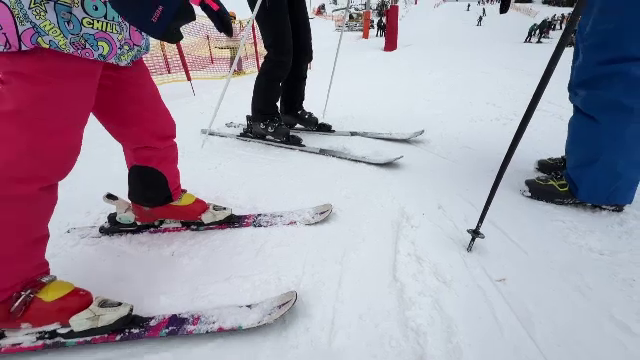 Cât a ajuns să coste o lecție de schi în 2026. Chiar și așa, monitorii au programul aproape plin