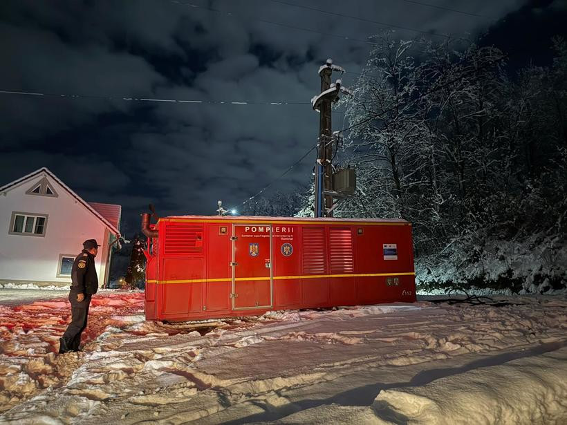 Patru localități din județul Alba nu au în continuare curent electric. Peste 200 de oameni „stau în întuneric”