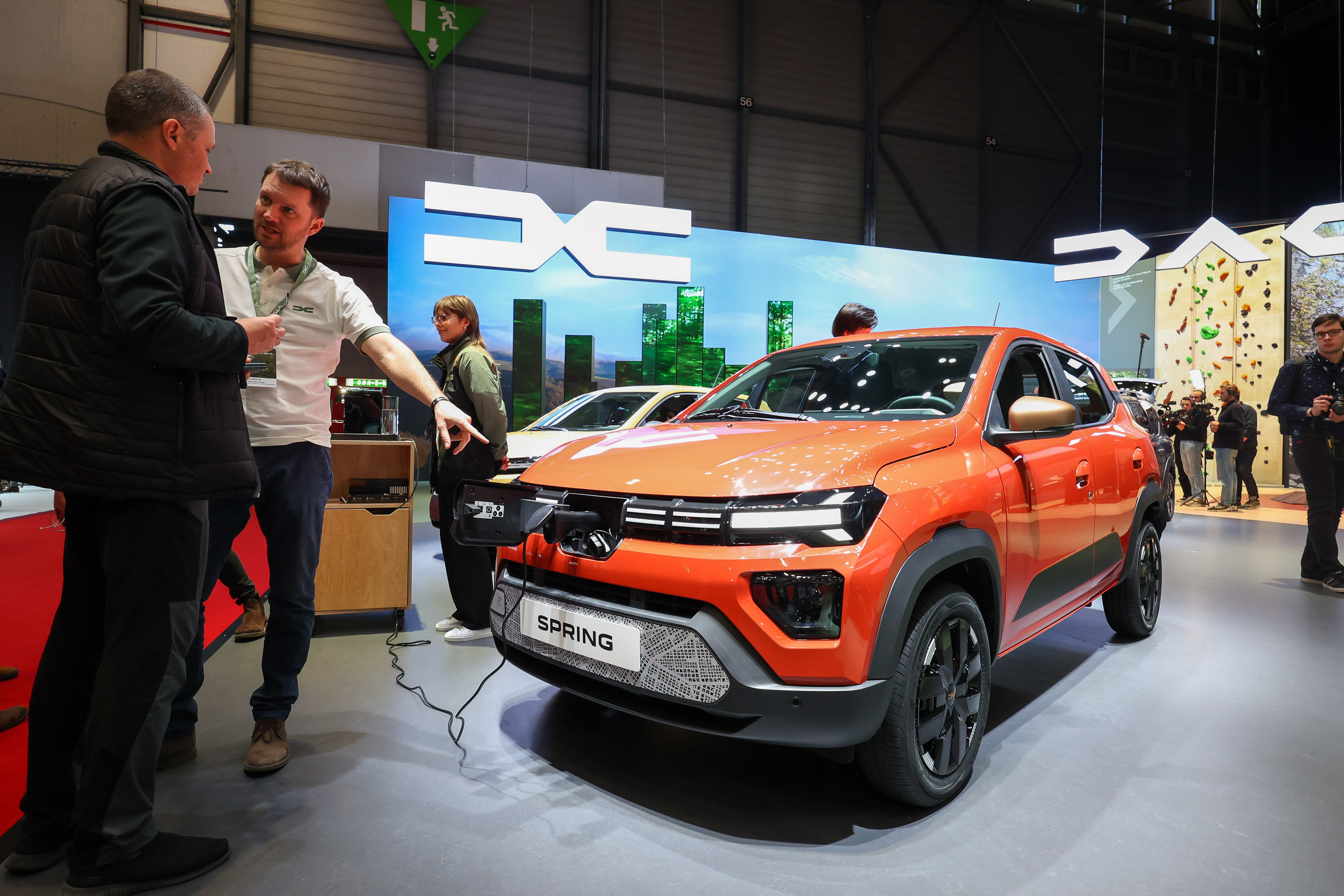 Super-puterea economică din Europa unde o Dacia Spring nouă costă 3.900 de euro, de trei ori mai puțin ca în România