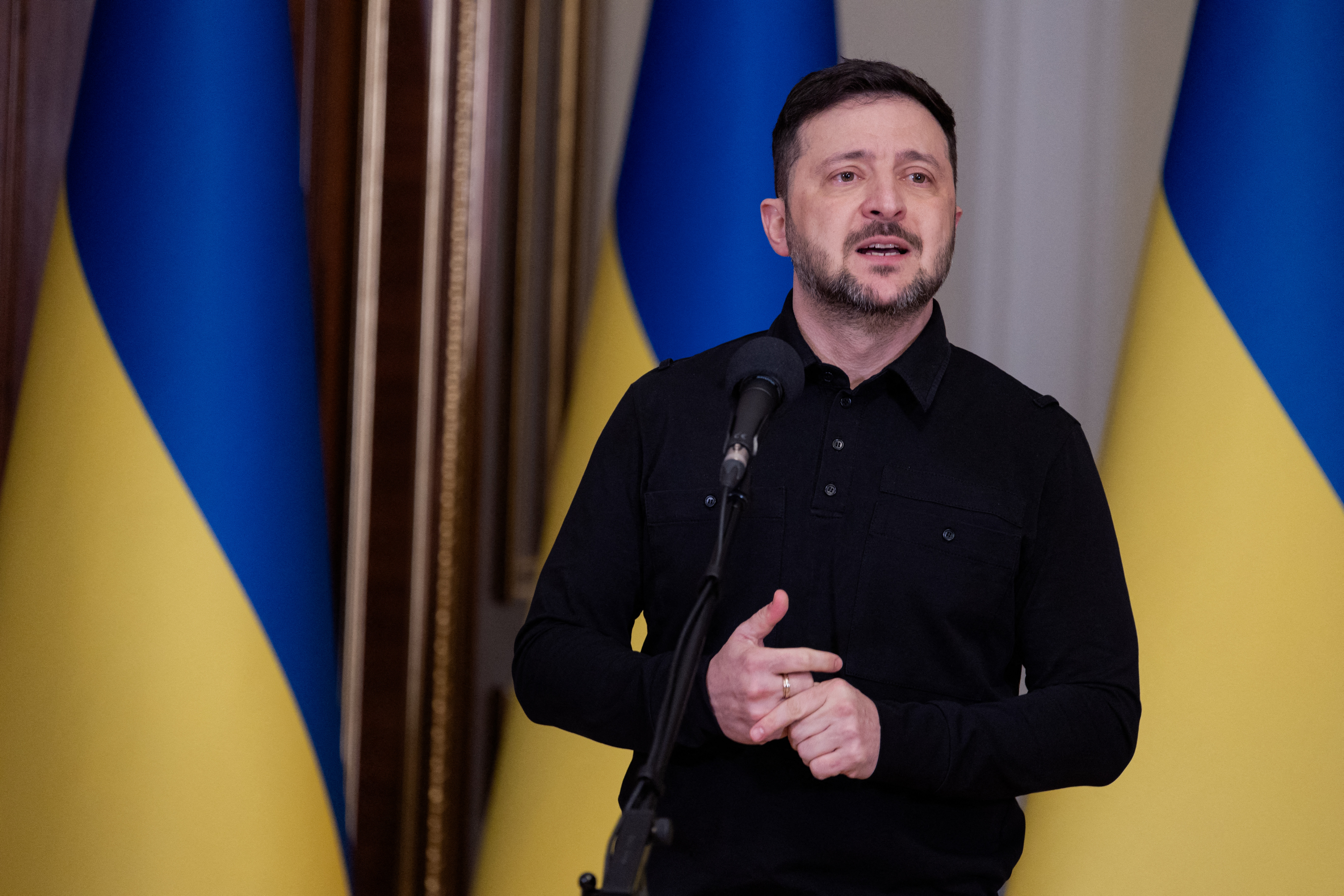 Volodimir Zelenski avertizează că Rusia pregăteşte atacuri asupra centralelor nucleare ale Ucrainei