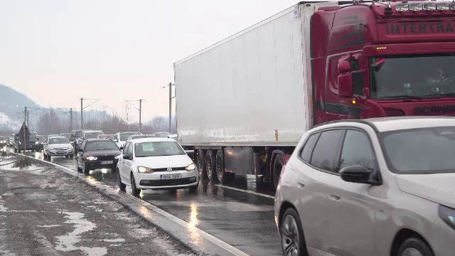 Se circulă bară la bară pe DN1. Aglomerația de la munte s-a mutat pe șoseaua către București