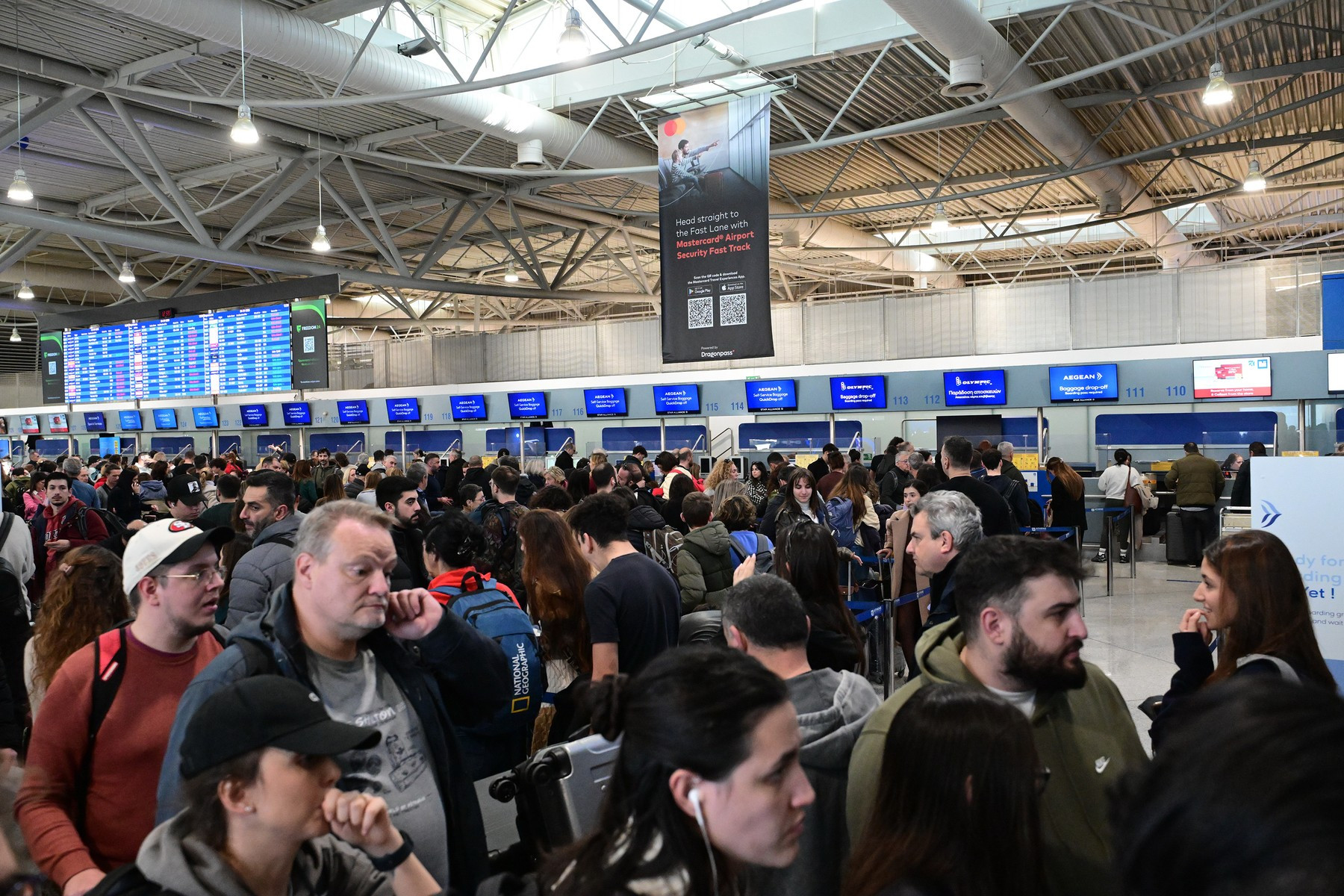 Aeroporturile se plâng de noile norme UE de frontieră. Călătorii din țări terțe trebuie să-și înregistreze amprenta și chipul