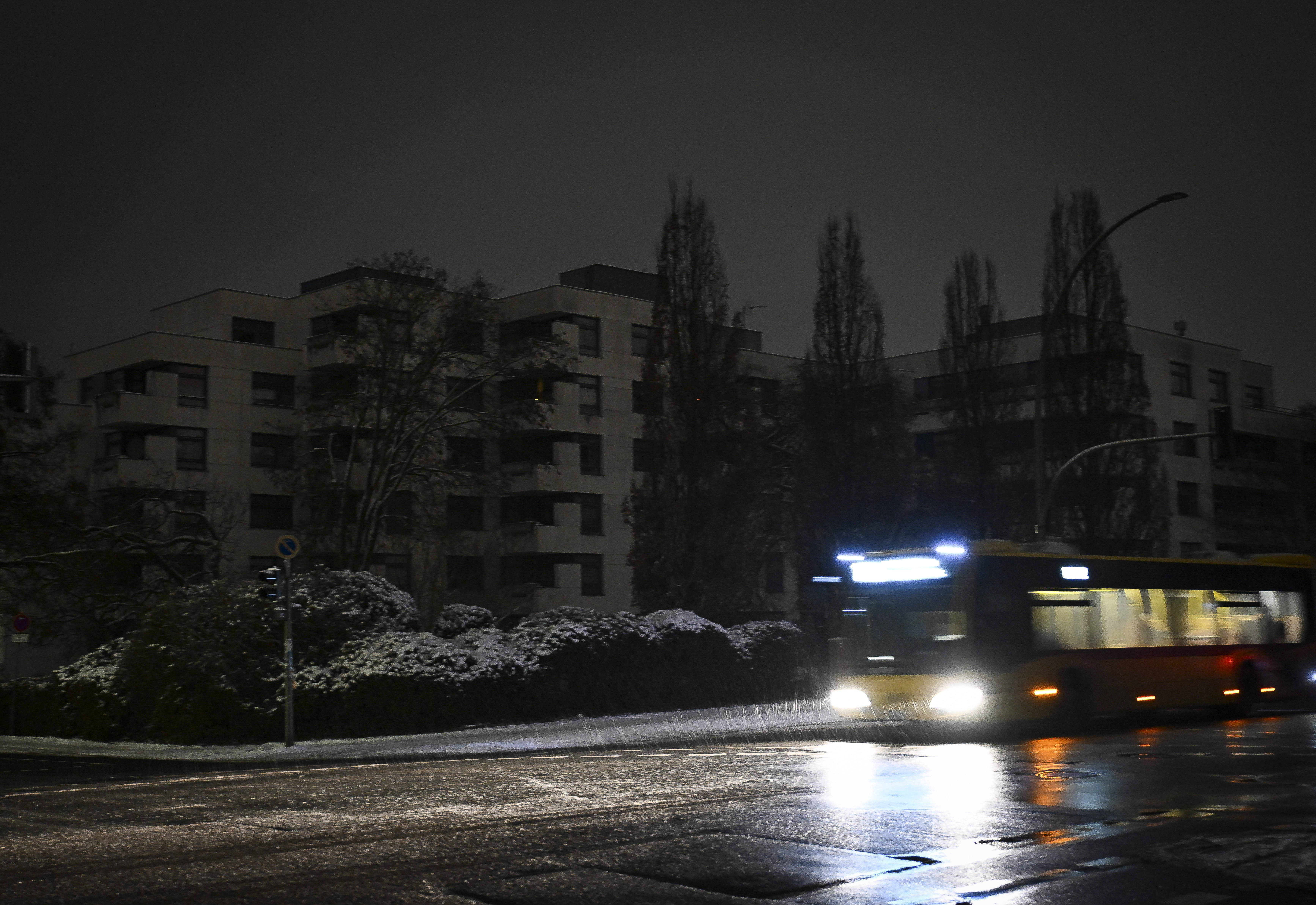 Atacul care a lăsat în beznă Berlinul a fost revendicat de extremiști. Cine sunt. Și-au cerut scuze față de săracii afectați