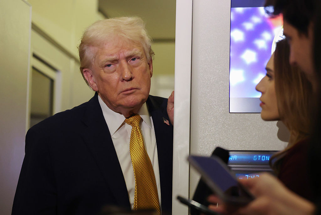 Nicolas Maduro ajunge luni în fața instanței pentru a afla acuzațiile. Venezuela are acum doi așa-ziși președinți