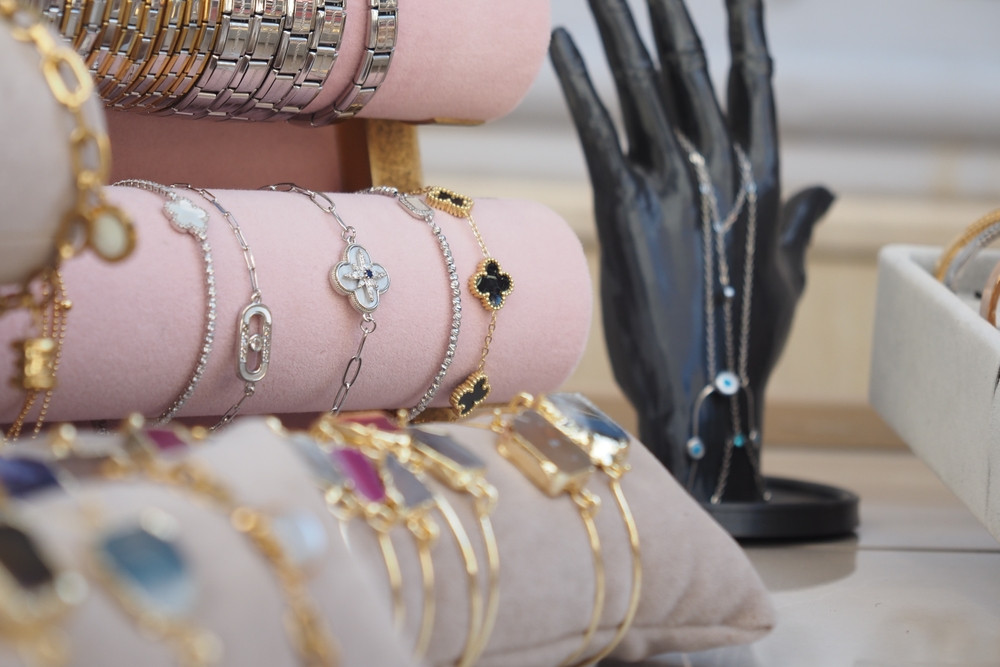 Aurul şi argintul s-au scumpit din cauza tensiunilor din Venezuela. Cotațiile metalelor prețioase ating niveluri record